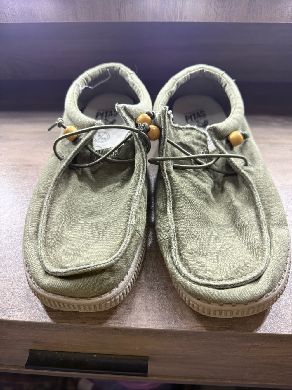 Women’s canvas shoes